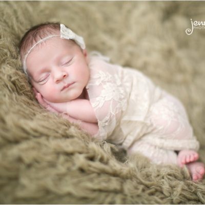 Annie Lucia – Jacksonville Newborn Photographer
